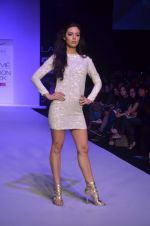 Mia walk the ramp for Payal Kapoor Show at lakme fashion week 2012 Day 5 in Grand Hyatt, Mumbai on 6th March 2012 (4).JPG